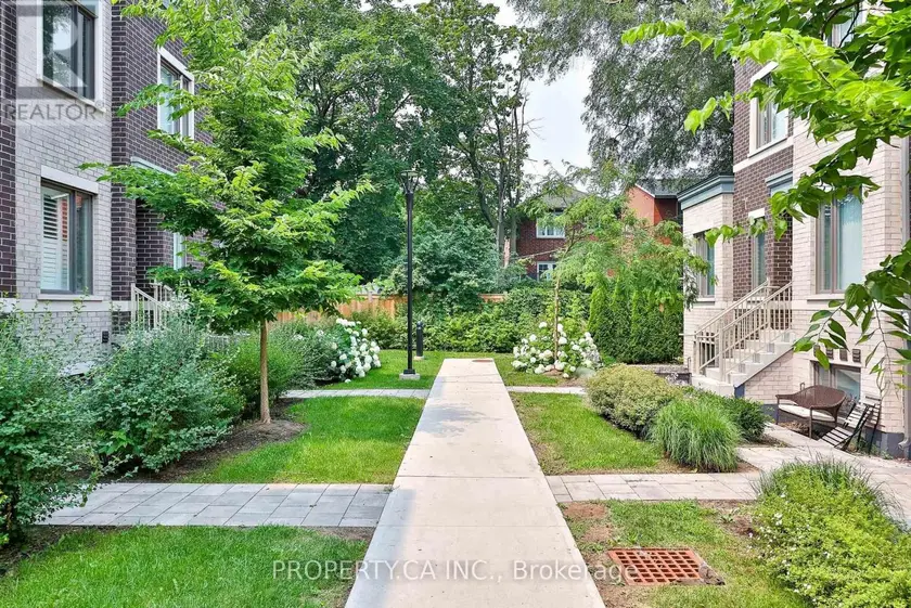 Townhouse at 86 - 20 WILLIAM JACKSON WAY, Toronto