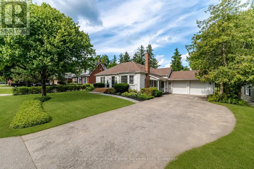 Detached at 947 GLENWOOD AVENUE, Burlington