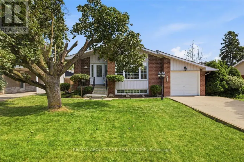 Detached at 343 DUNCOMBE DRIVE, Burlington