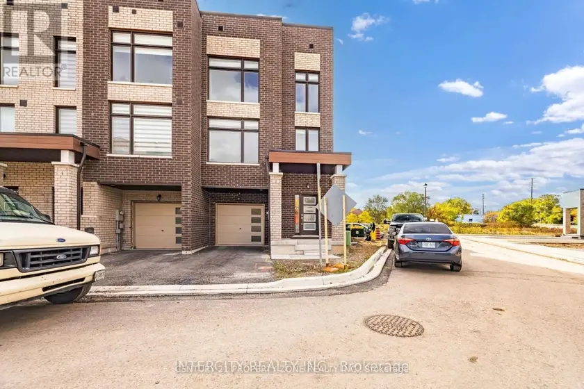 Townhouse at 2 QUEENPOST DRIVE, Brampton