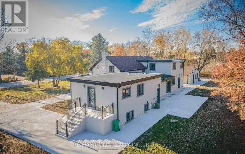 Multiplex at 18137 CATARACT ROAD, Caledon