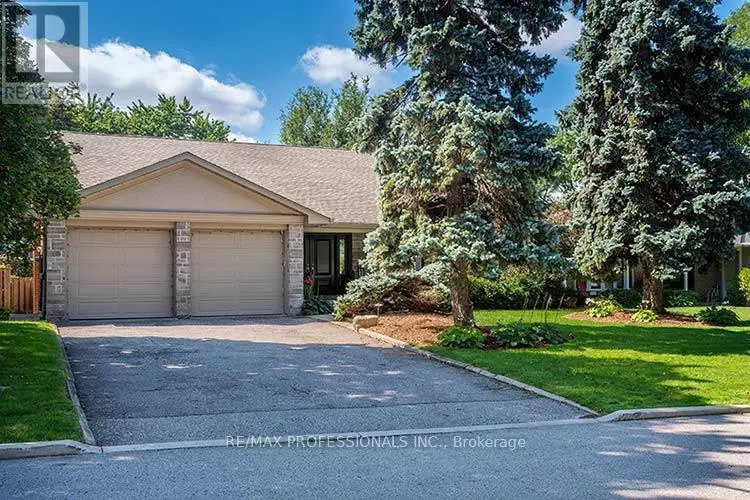 Detached at 7 TREELINE COURT, Toronto