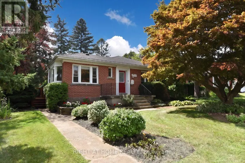 Detached at 936 BOOTHMAN AVENUE, Burlington