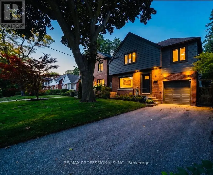 Detached at 4 WINSTON GROVE, Toronto