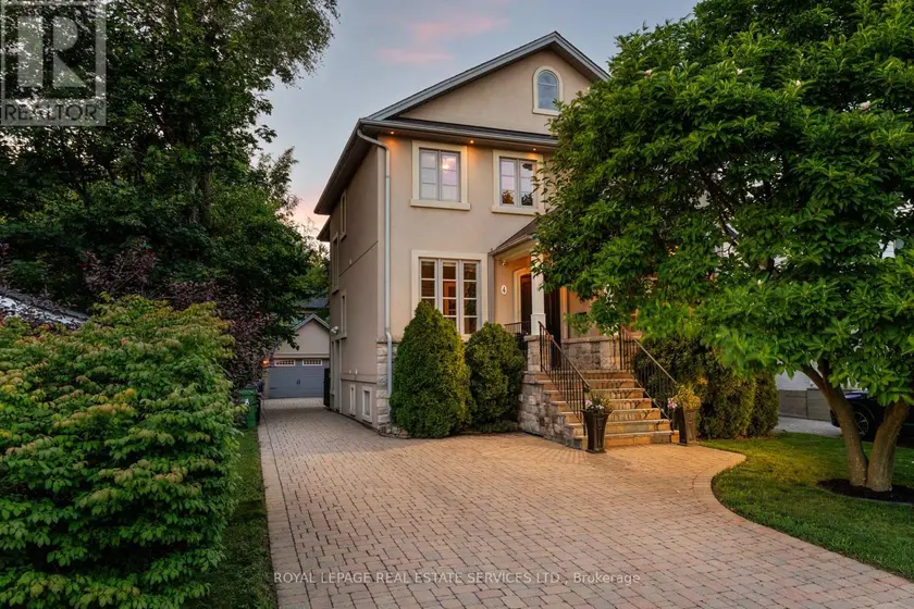 Detached at 4 SPRINGBROOK GARDENS, Toronto