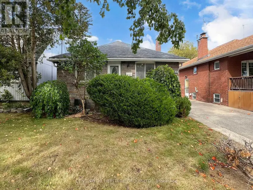 Detached at LOWER UNIT - 30 STRUTHERS STREET, Toronto