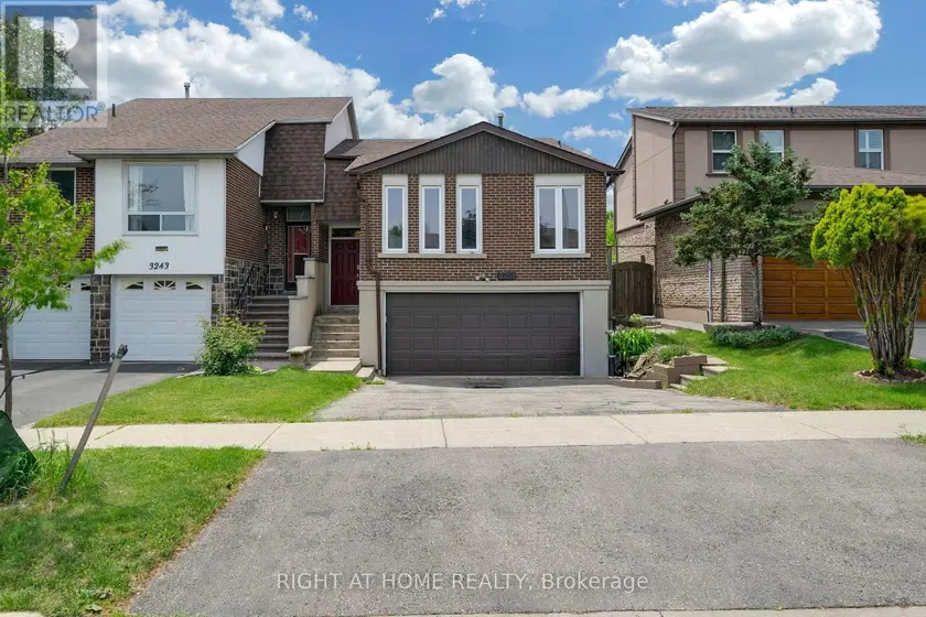 Semi-Detached/Link at 3241 MCCARTHY COURT, Mississauga