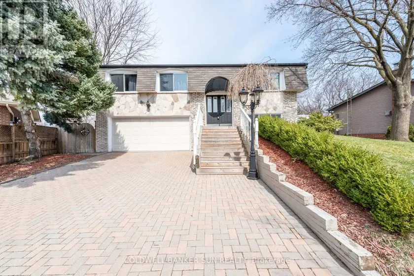 Detached at 2483 YARMOUTH CRESCENT, Oakville