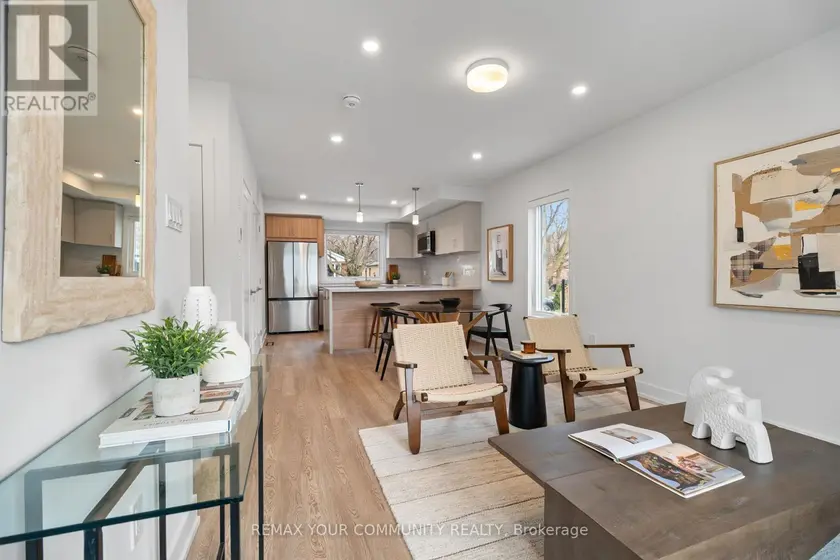 Detached at 2 - 34 POPLAR AVENUE, Toronto