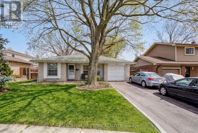Detached at 2145 SANDRINGHAM DRIVE, Burlington