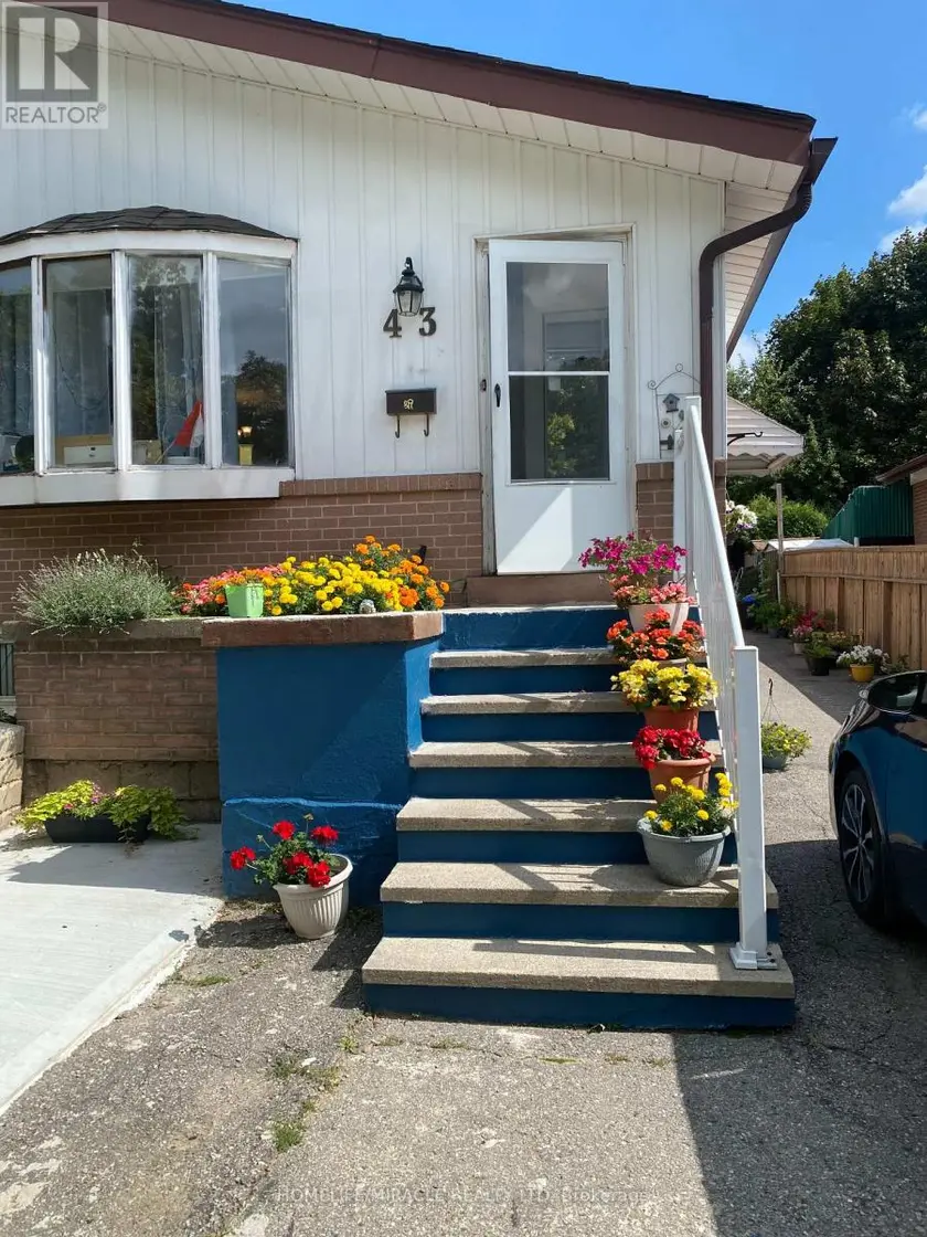Semi-Detached/Link at MAIN - 43 CORBY CRESCENT, Brampton
