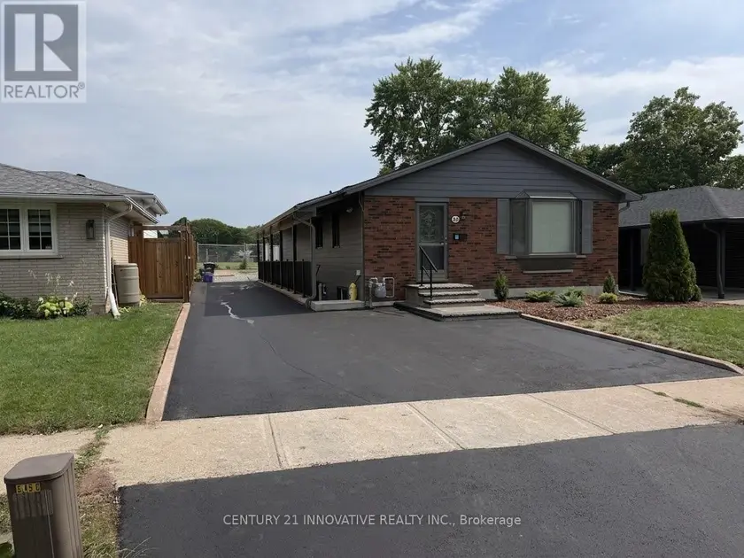 Detached at UPPER - 541 CHAMBERLAIN ROAD, Burlington