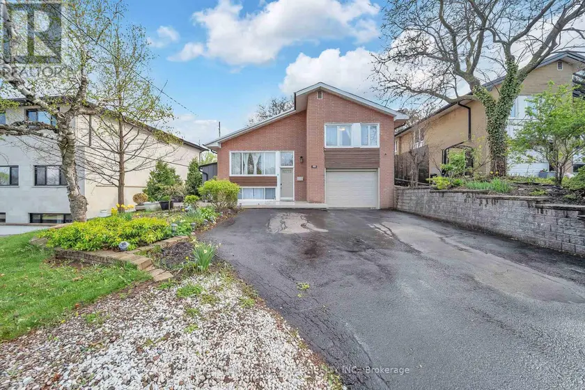 Detached at 122 VISTA BOULEVARD, Mississauga