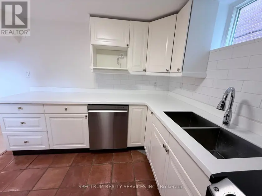 Detached at LOWER - 172 QUEENSLEA AVENUE, Toronto