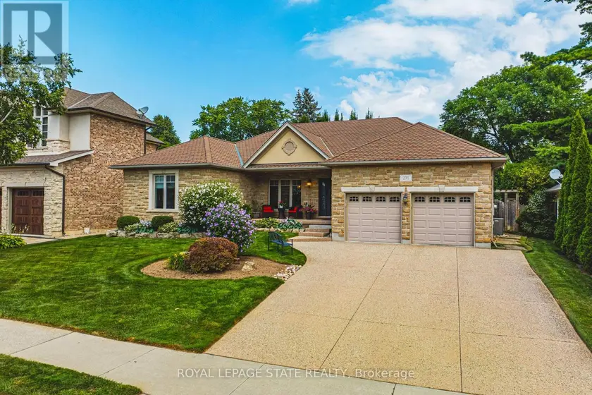 Detached at 231 PINE COVE ROAD, Burlington