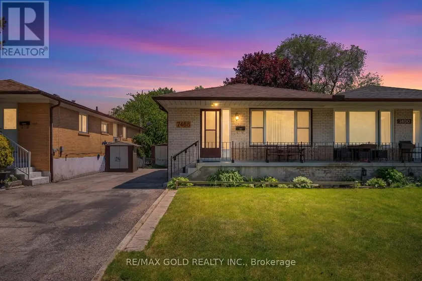 Semi-Detached/Link at 7488 DISCUS CRESCENT, Mississauga