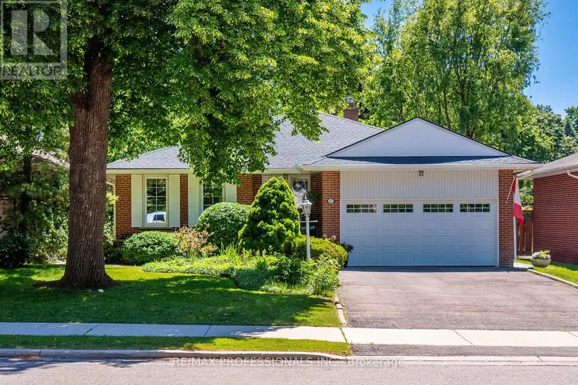 Detached at 17 CLEARSIDE PLACE, Toronto