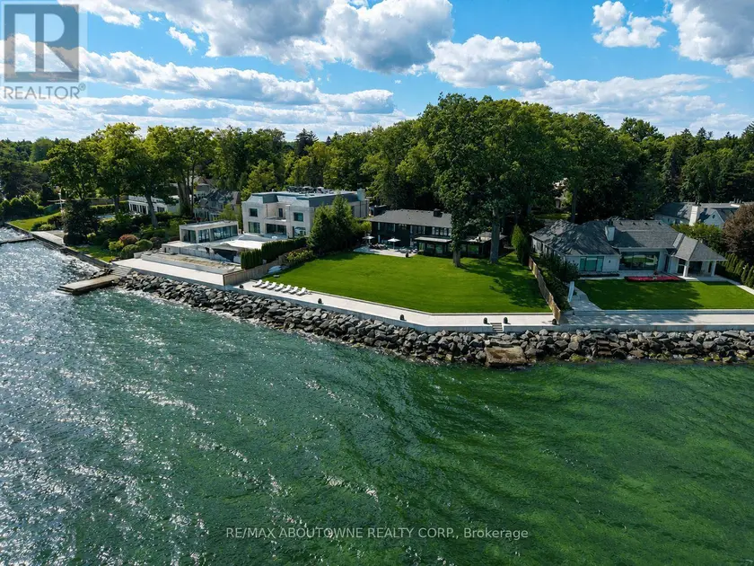 Detached at 3 ENNISCLARE DRIVE E, Oakville