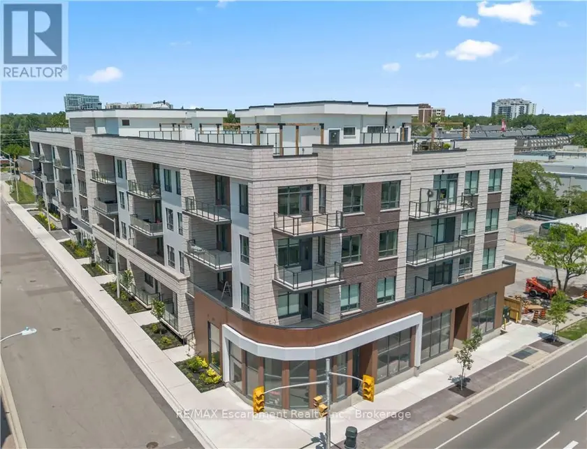Apartment at 105 - 123 MAURICE DRIVE, Oakville