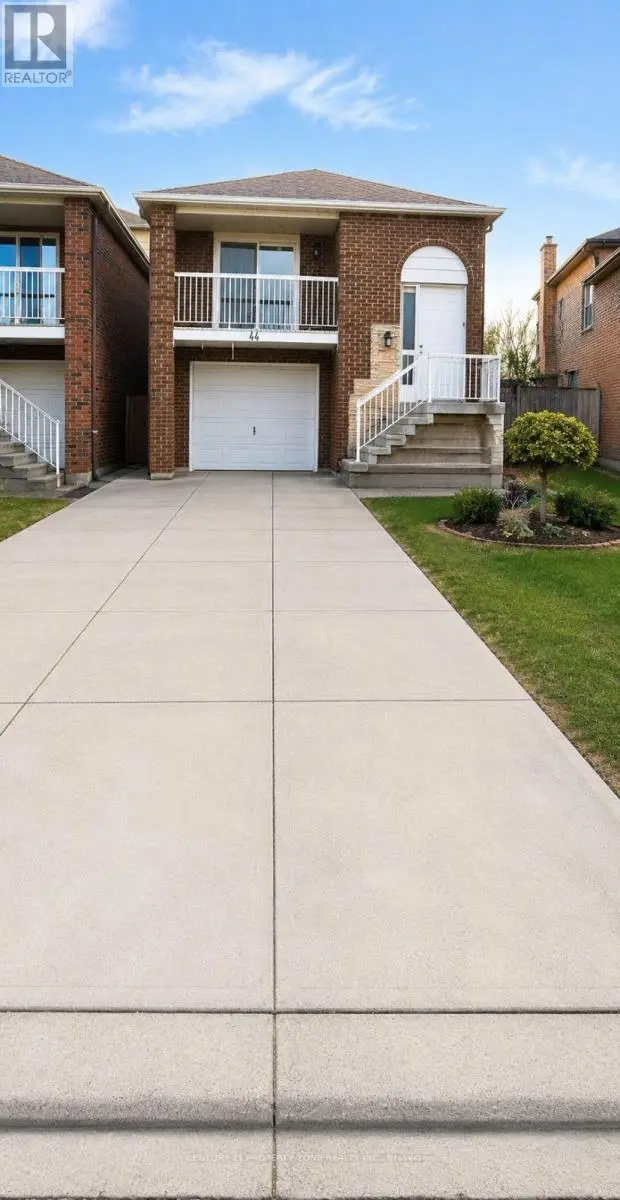 Detached at 44 ROTHERGLEN COURT, Brampton