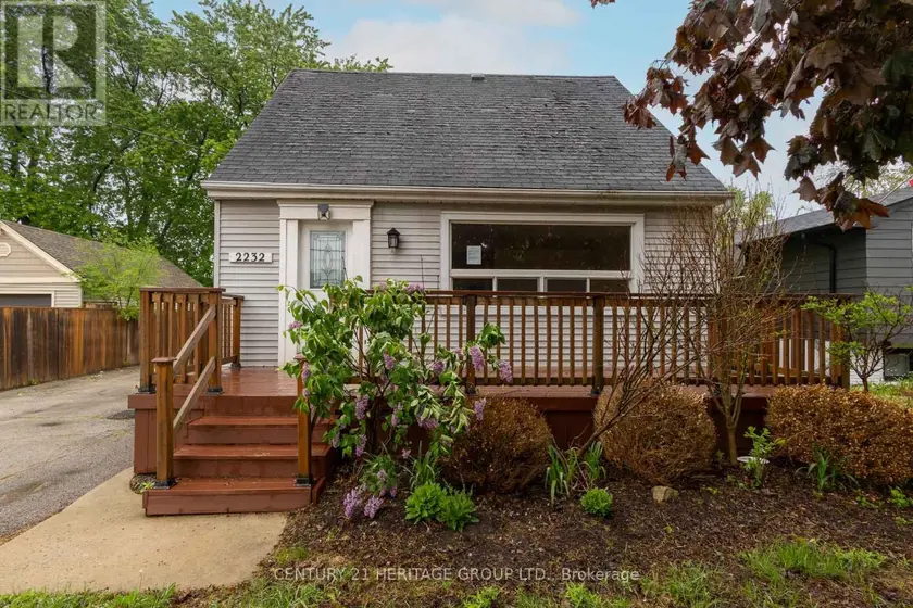 Detached at 2232 QUEENSWAY DRIVE, Burlington