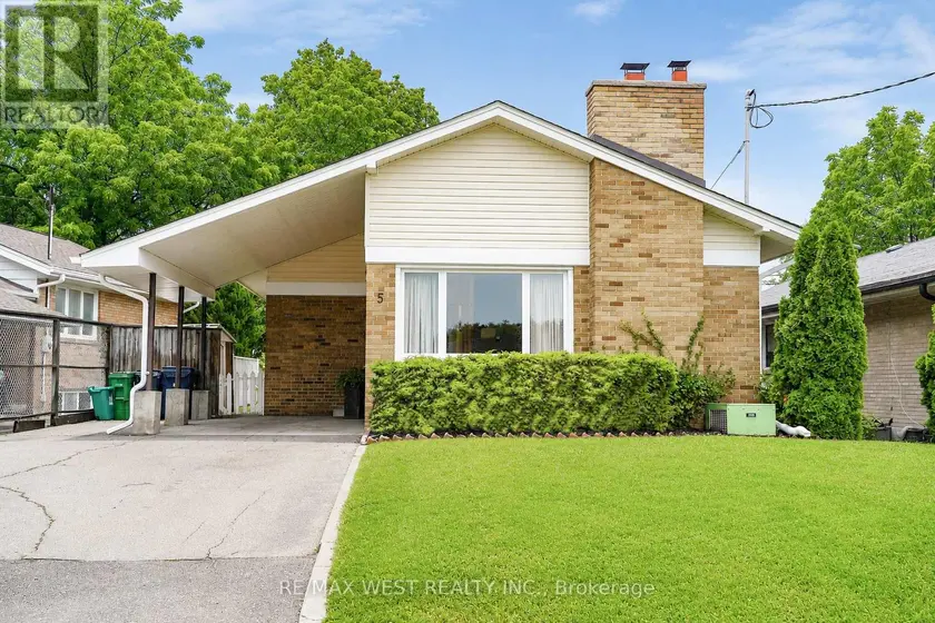 Detached at 5 CROMARTY DRIVE, Toronto