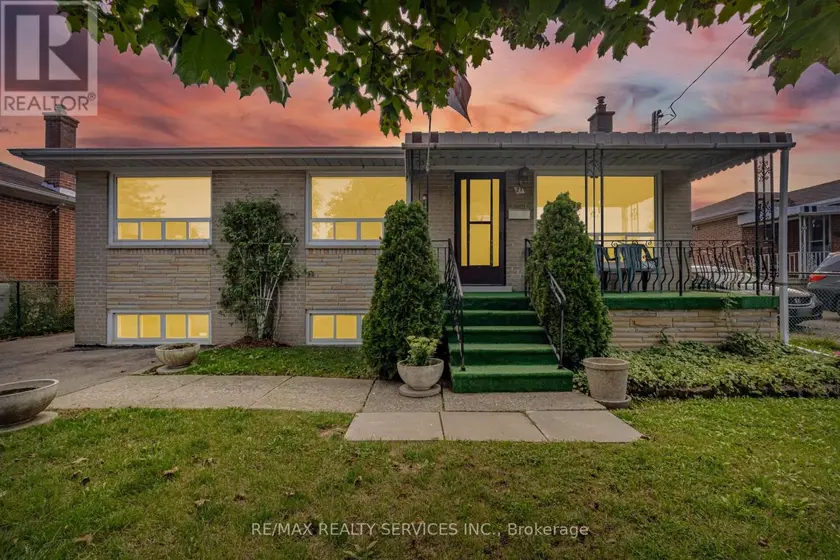 Detached at 27 EDGEMONT DRIVE, Brampton