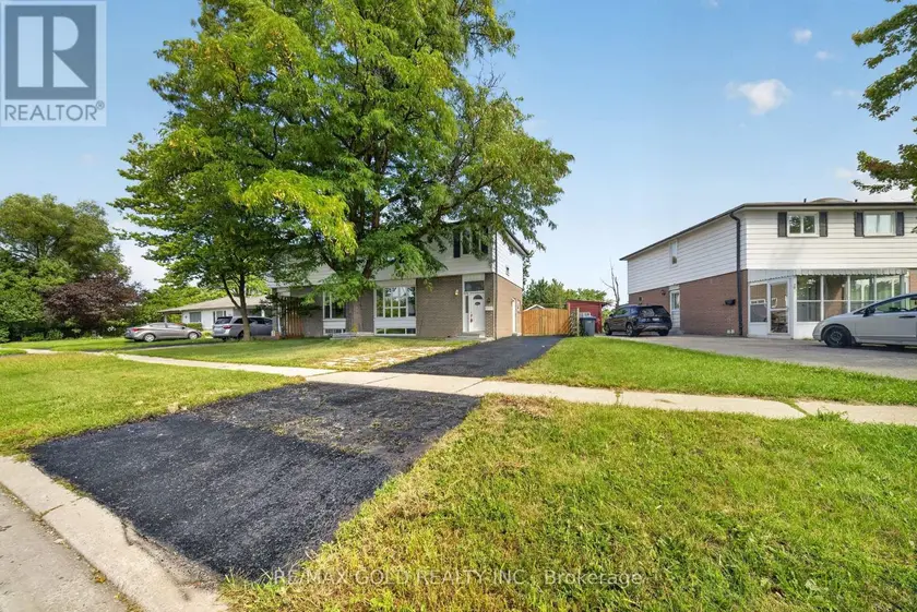 Semi-Detached/Link at 8 EARNSCLIFFE GATE, Brampton