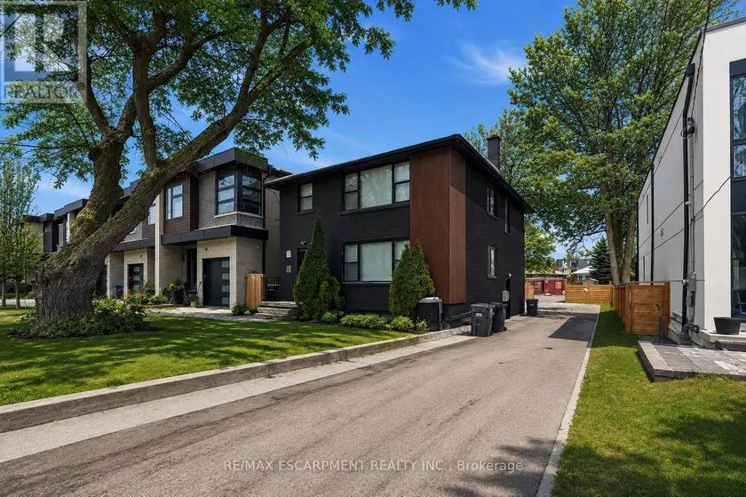 Multiplex at 43 BROADVIEW AVENUE, Mississauga