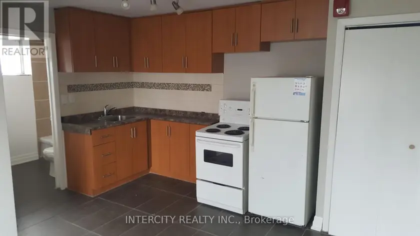 Apartment at C - 14 NORTH ALARTON STREET, Mississauga