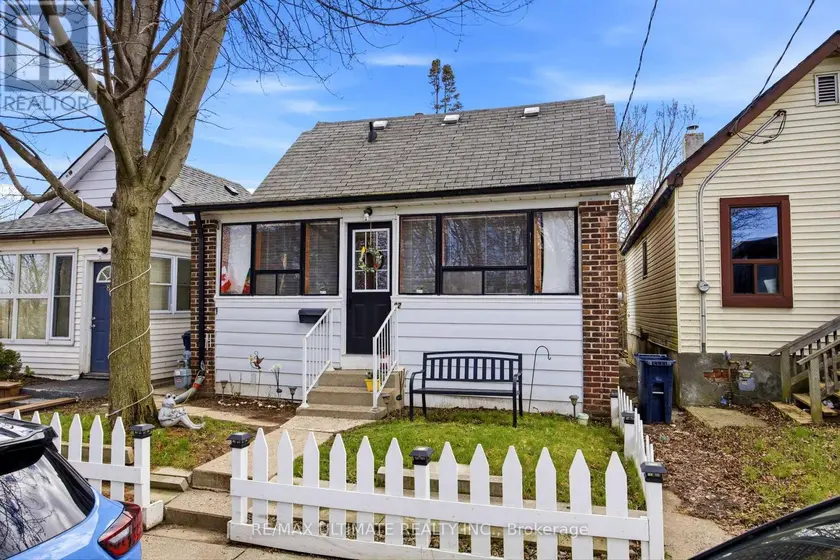 Detached at 82 BEECHWOOD AVENUE, Toronto