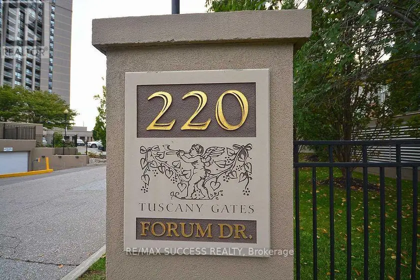 Apartment at 701 - 220 FORUM DRIVE, Mississauga