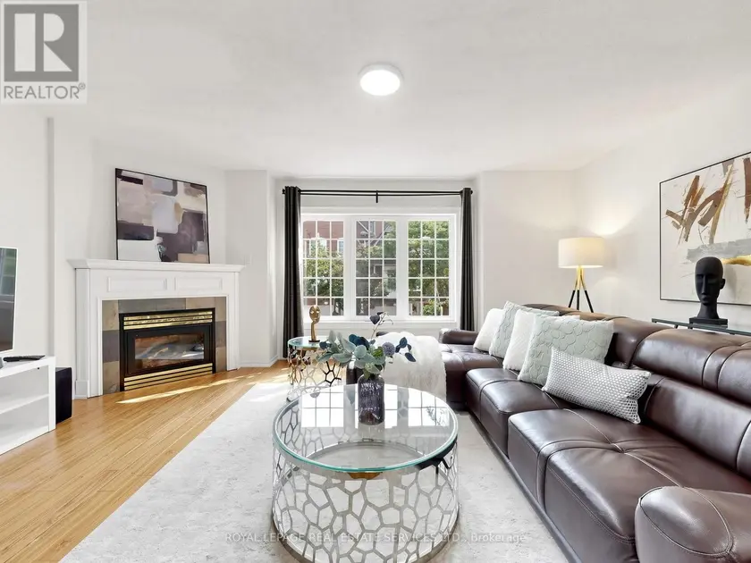 Apartment at 11 - 1575 SOUTH PARADE COURT, Mississauga