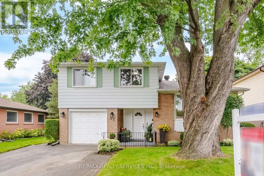 Detached at 43 MELVILLE CRESCENT, Brampton