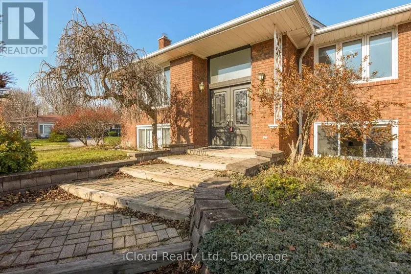 Detached at 2101 PARKWAY DRIVE, Burlington