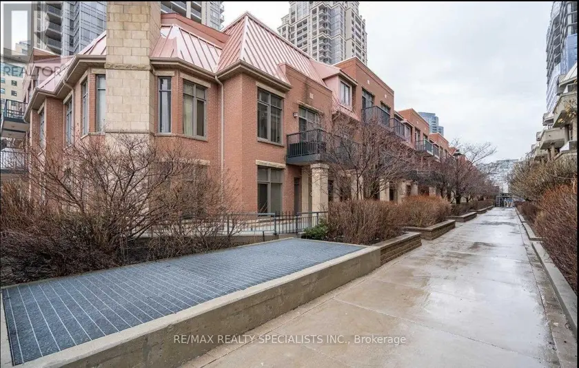 Apartment at 320 - 330 PRINCESS ROYAL DRIVE, Mississauga