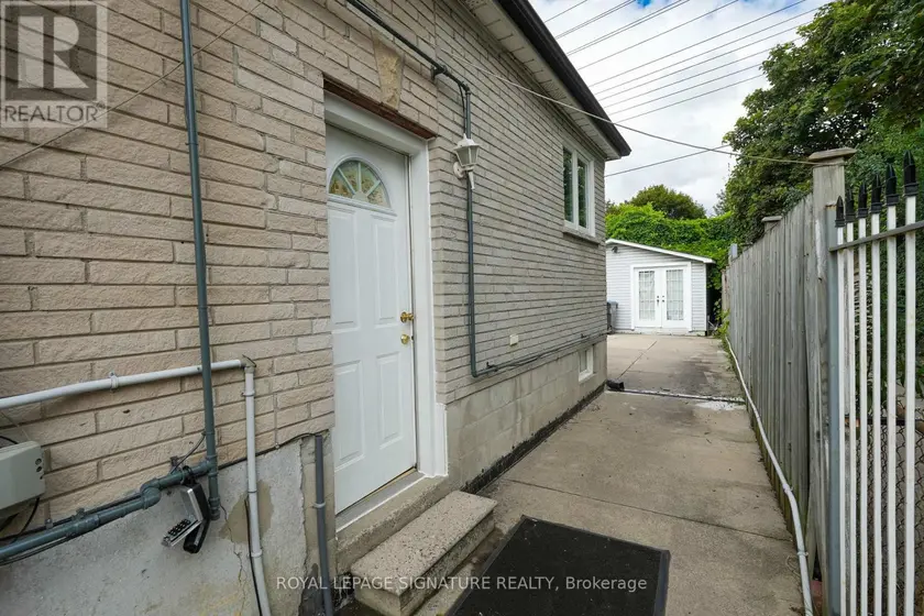 Semi-Detached/Link at 674 ABANA ROAD, Mississauga