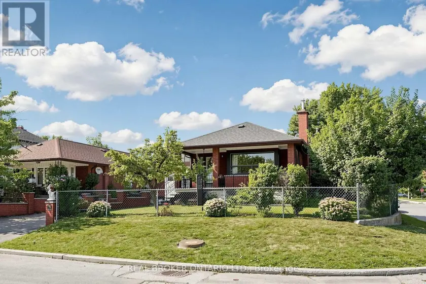 Detached at 2 DORKING CRESCENT, Toronto