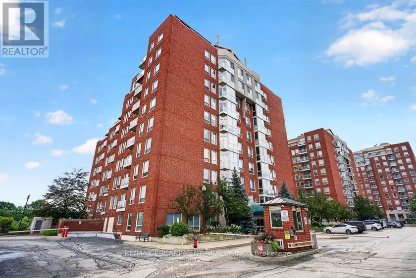 Apartment at 702 - 60 OLD MILL ROAD, Oakville