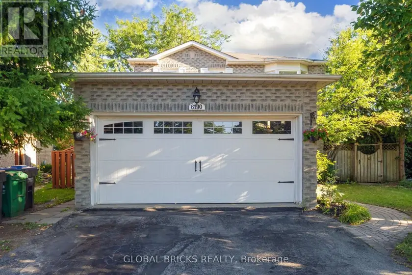 Detached at 6190 SALTMARSH COURT, Mississauga