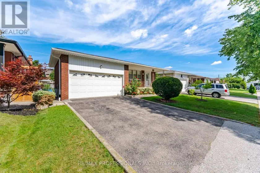 Detached at 19 EARLDOWN DRIVE, Toronto