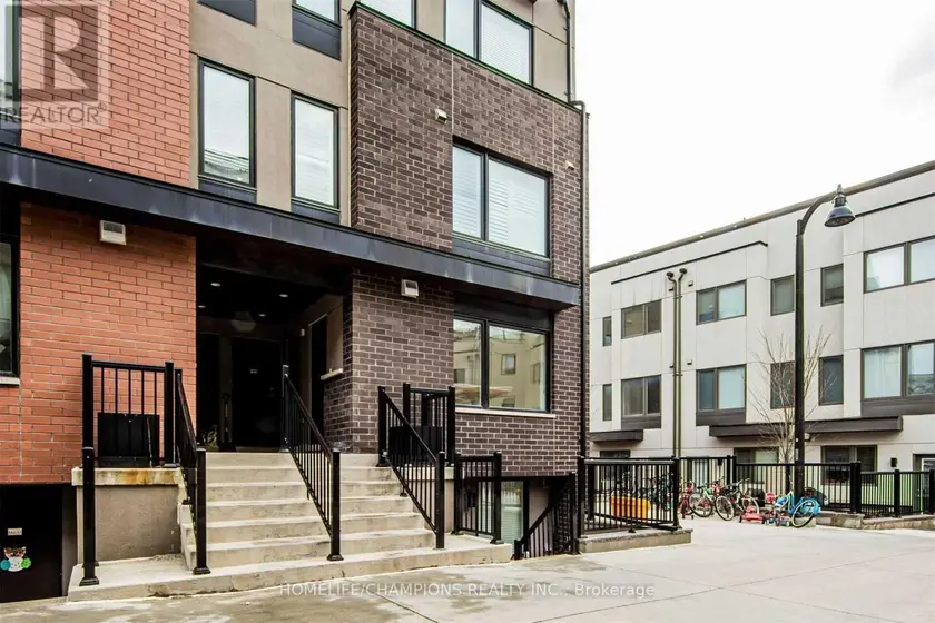 Townhouse at 18 - 142 WILLIAM DUNCAN ROAD, Toronto