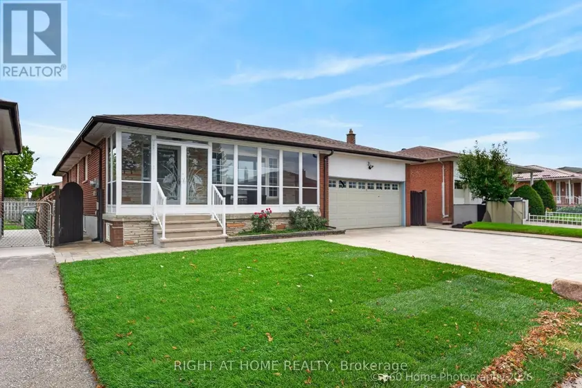 Detached at 35 WHEELWRIGHT CRESCENT N, Toronto