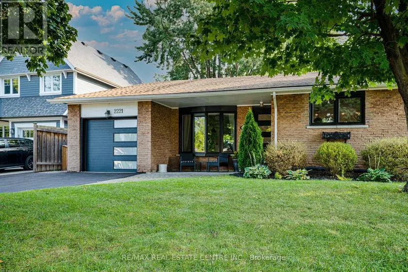 Detached at 2221 WYANDOTTE DRIVE, Oakville