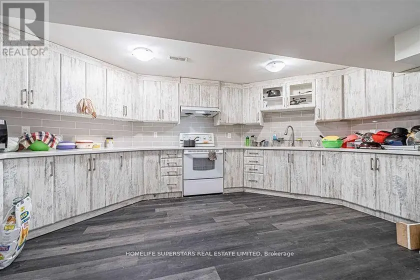 Detached at LOWER LEVEL ( LEGAL APT.) - 75 PARKSIDE DRIVE, Brampton