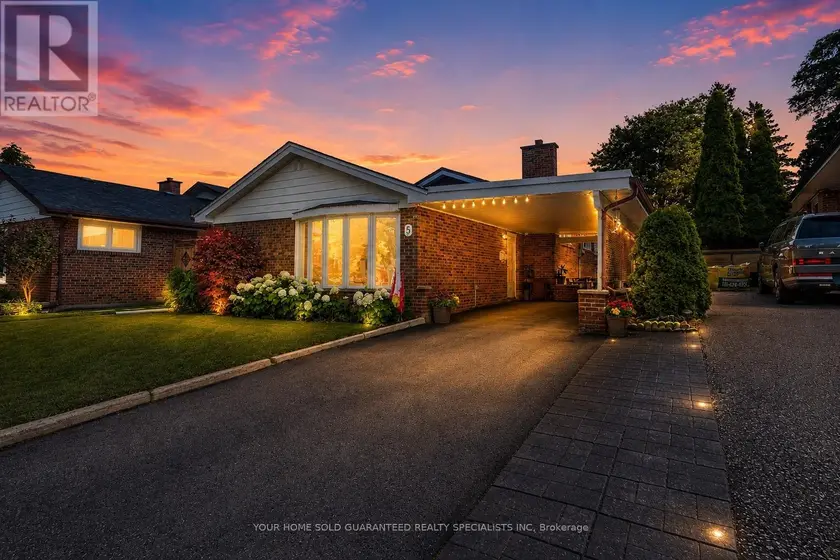 Detached at 5 HALLOW CRESCENT, Toronto