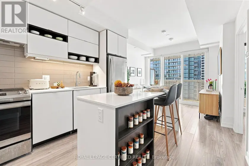 Apartment at 2112 - 4065 CONFEDERATION PARKWAY, Mississauga