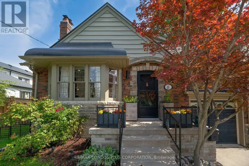 Detached at 11 ELTON CRESCENT, Toronto