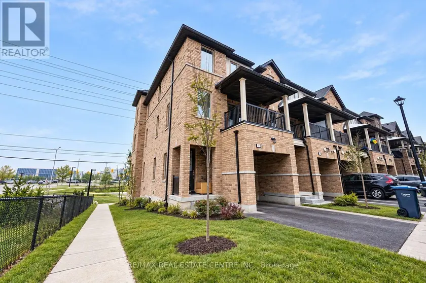 Townhouse at 18 VESTRY WAY, Brampton