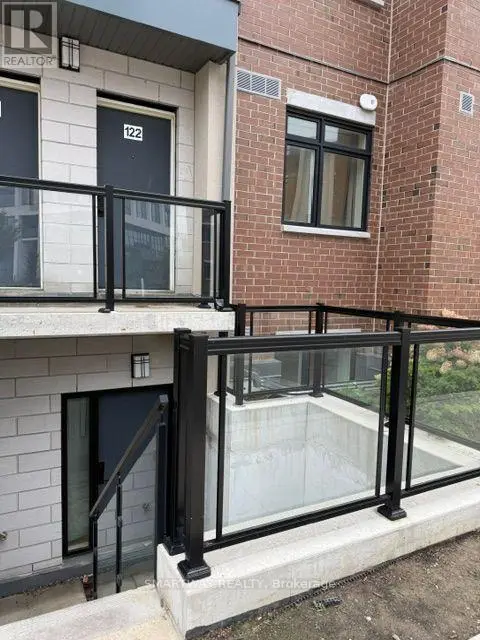 Townhouse at 122 - 1070 DOUGLAS MCCURDY COMMON, Mississauga